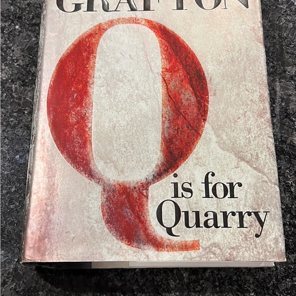 (3) books by Sue Grafton in great used condition - Picture 3 of 10